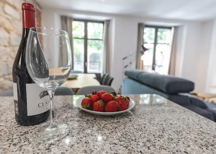 Apartman Bravissimo Rambla Eiffel Bridge 1